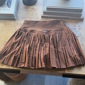 ALO Yoga Women's Tan Pleated Mini Skirt
